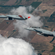 El Boeing MQ-25 T1 y el caza F/A-18 Super Hornet